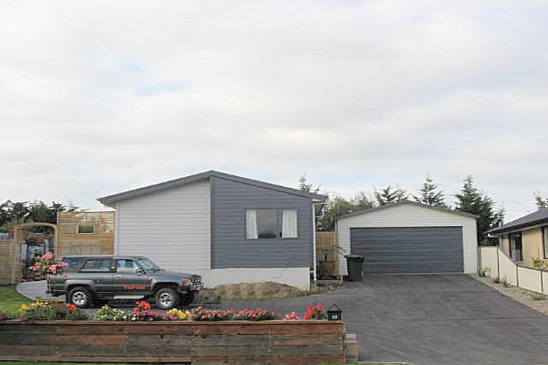 Photo of property in 32 Grove Avenue, Weston, Oamaru, 9401