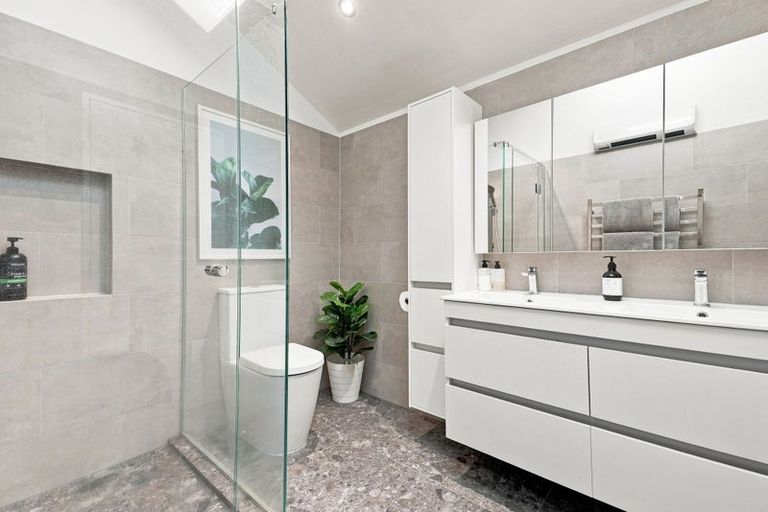 Photo of property in 32a Castor Bay Road, Castor Bay, Auckland, 0620