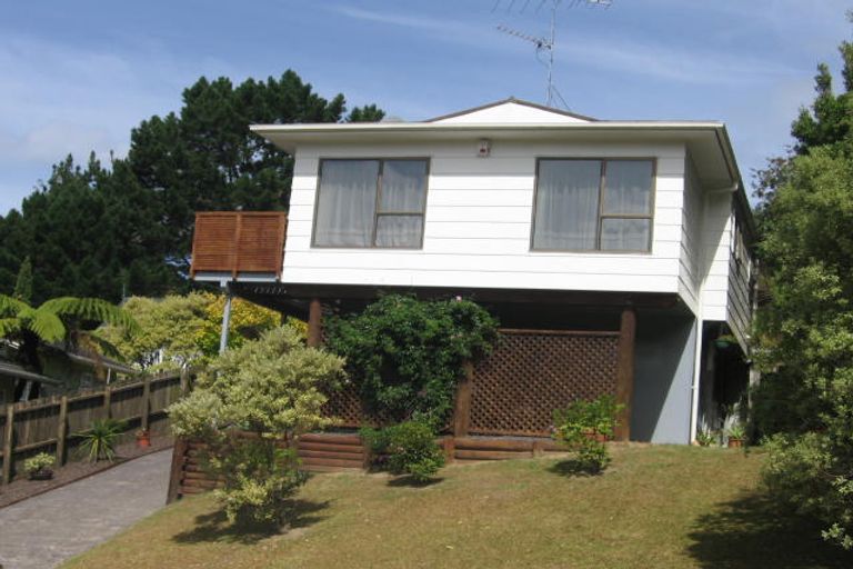Photo of property in 12 Glenvale Place, Totara Vale, Auckland, 0629