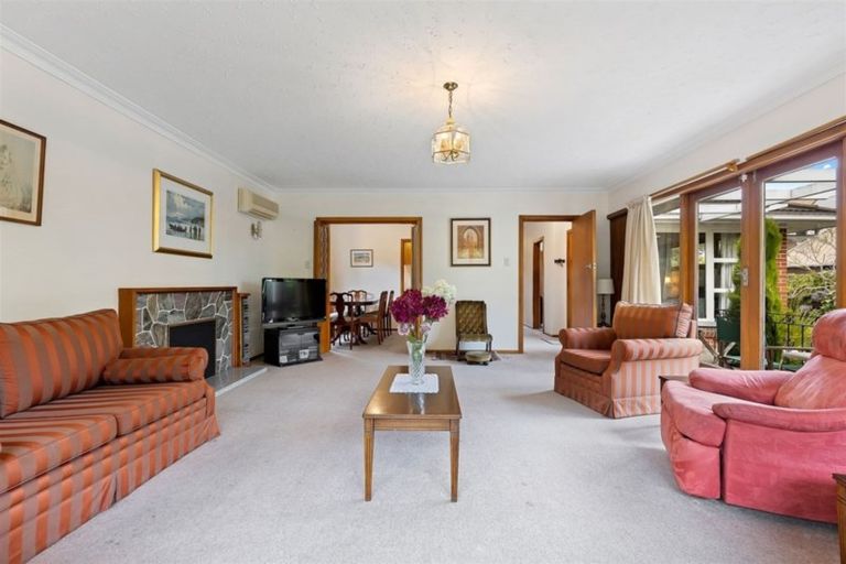 Photo of property in 249 Memorial Avenue, Burnside, Christchurch, 8053