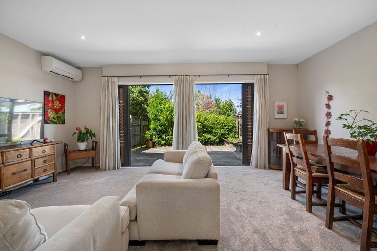 Photo of property in 21/11 The Avenue, Albany, Auckland, 0632