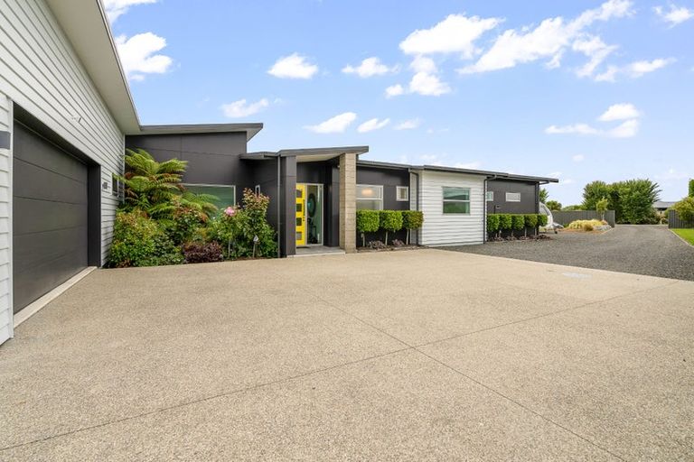 Photo of property in 11 Majestic Chance, Seaward Bush, Invercargill, 9812