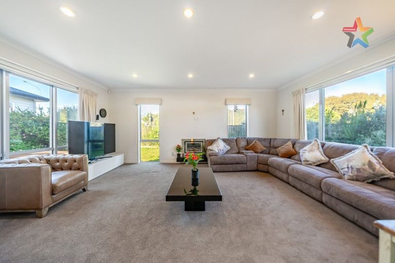 Photo of property in 60 Whites Line West, Woburn, Lower Hutt, 5010