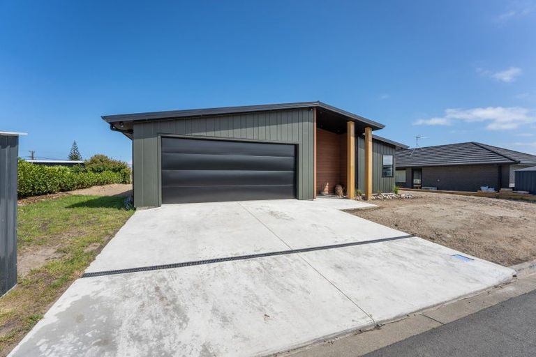 Photo of property in 57 Seagrass Place, Otaki Beach, Otaki, 5512