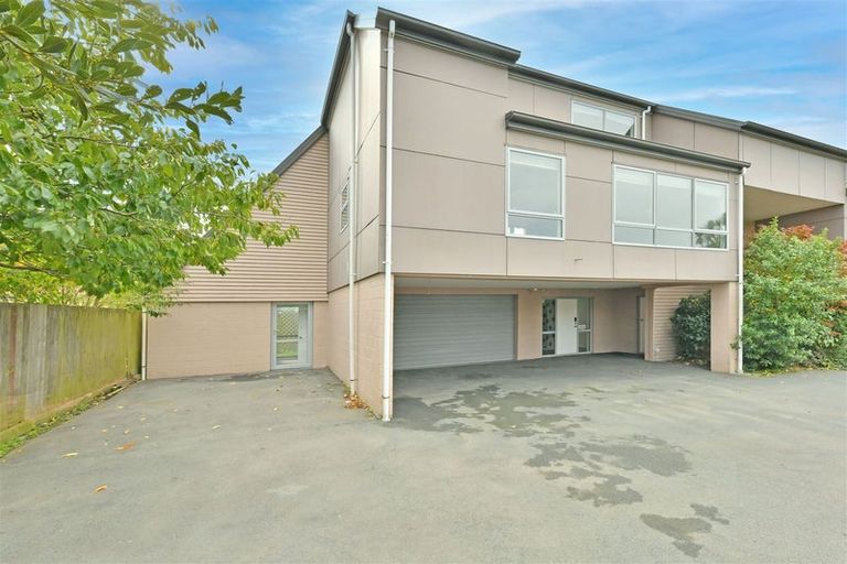Photo of property in 8d Broadbent Street, Riccarton, Christchurch, 8041