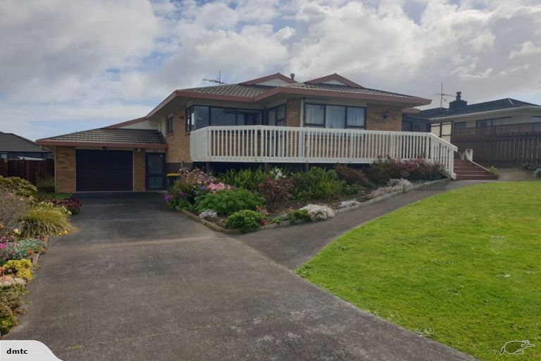 Photo of property in 100 Racecourse Road, Waiuku, 2123