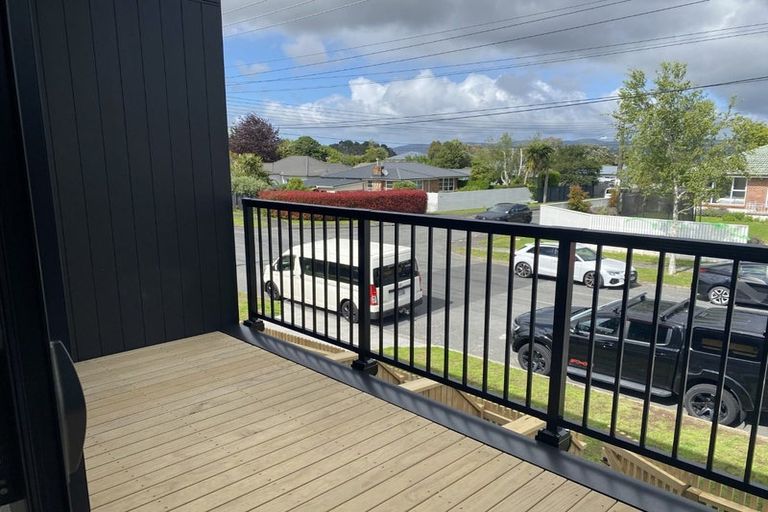 Photo of property in 4/43 Yeovil Road, Te Atatu Peninsula, Auckland, 0610