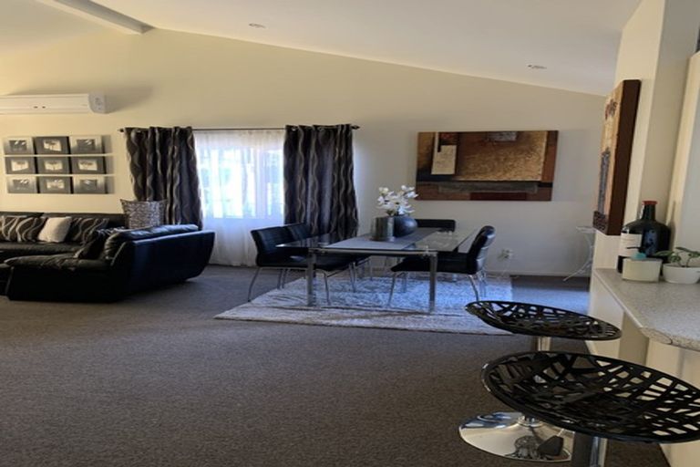 Photo of property in 11 Ali Place, Ranui, Auckland, 0612