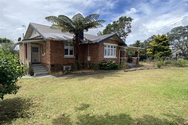 Photo of property in 43 Astley Avenue, New Lynn, Auckland, 0600