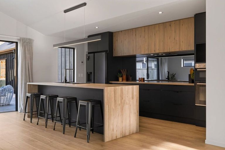 Photo of property in 51 Corriedale Road, Jacks Point, 9371