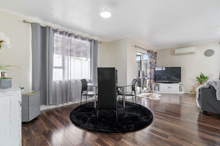 Photo of property in 8 Citril Place, Red Hill, Papakura, 2110