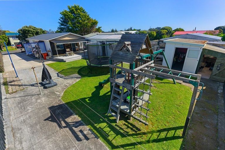 Photo of property in 4 Robert Mckeen Street, Otaki Beach, Otaki, 5512