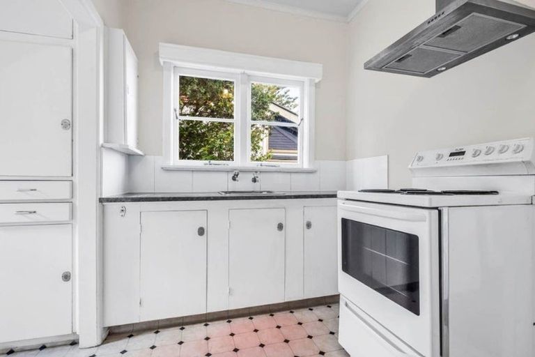 Photo of property in 2/14 Great South Road, Manurewa, Auckland, 2102