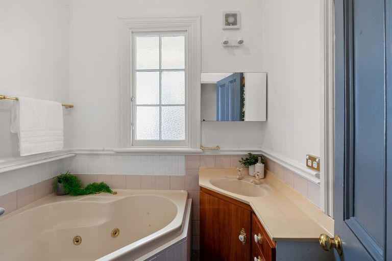 Photo of property in 1 Gaine Street, New Plymouth, 4310