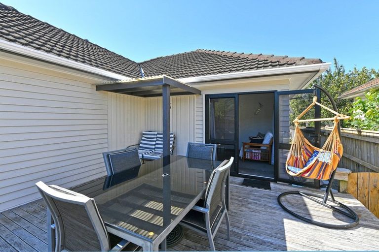Photo of property in 10 Oak Street, Ebdentown, Upper Hutt, 5018