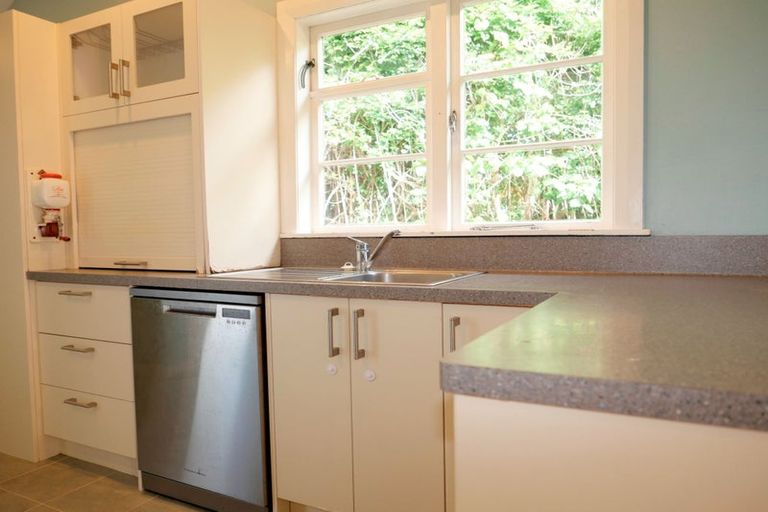 Photo of property in 132 Wellington Road, Paekakariki, 5034