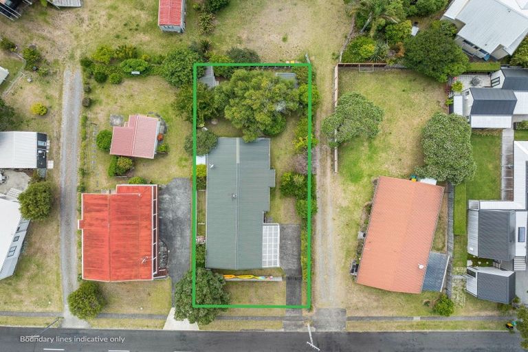 Photo of property in 218 Patuwai Drive, Whangamata, 3620