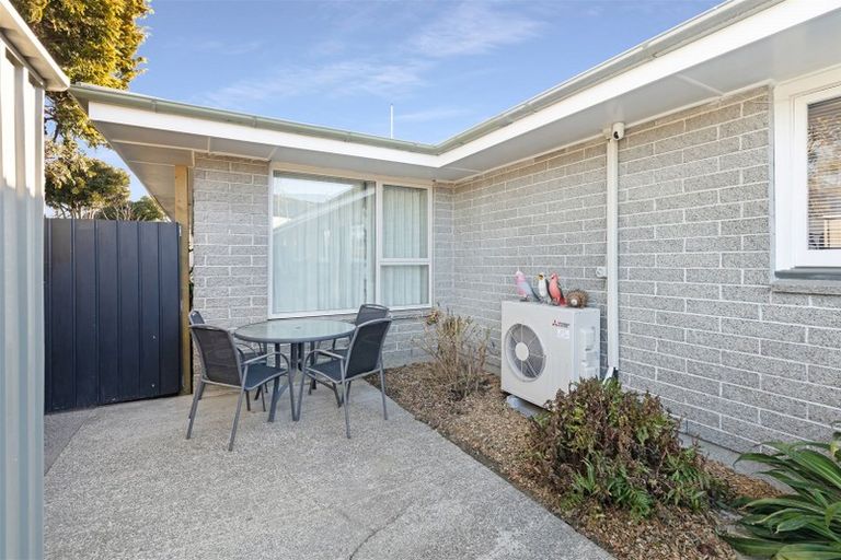 Photo of property in 2/7 Curletts Road, Sockburn, Christchurch, 8042