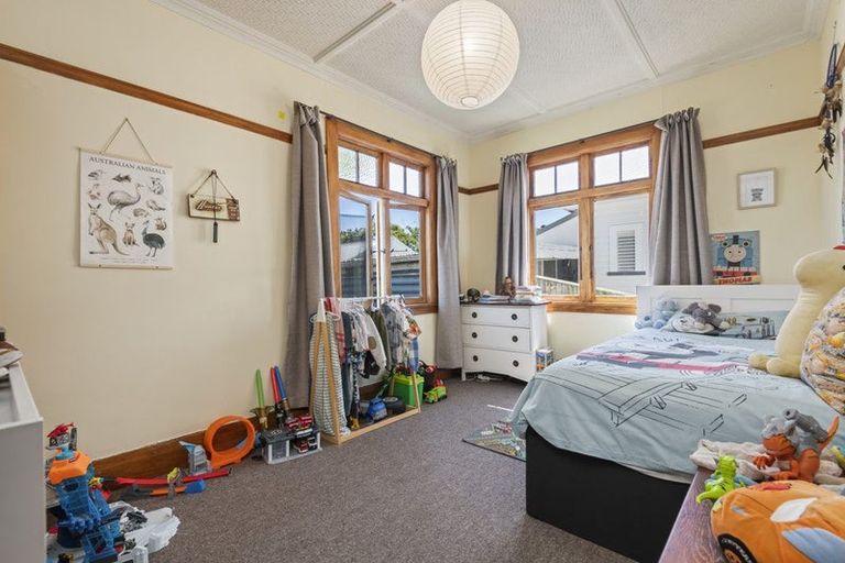 Photo of property in 16 Burns Avenue, Takaro, Palmerston North, 4412