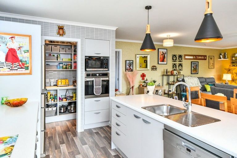 Photo of property in 90 Helenslee Road, Pokeno, 2402