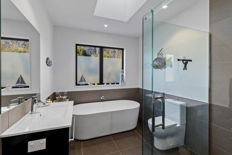 Photo of property in 6 Caithness Court, Jacks Point, Queenstown, 9371