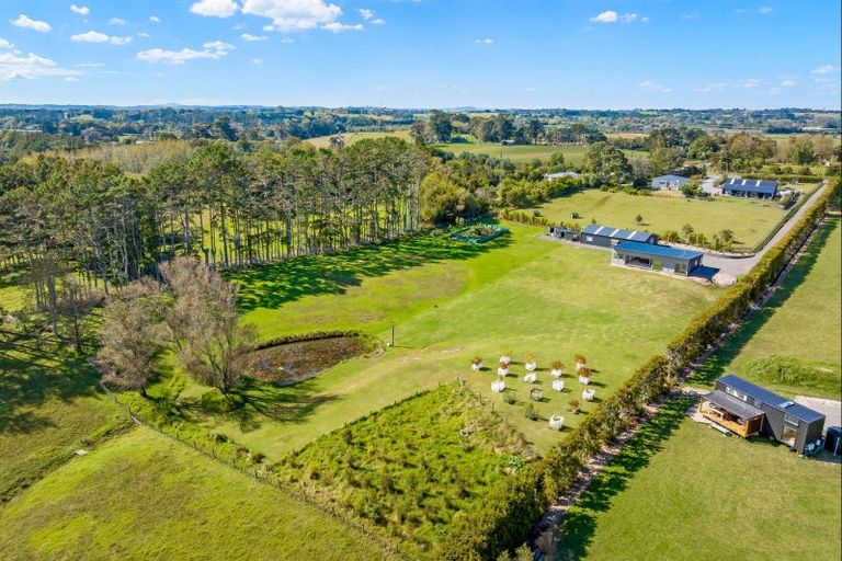 Photo of property in 4 Hanham Road, Kumeu, 0891