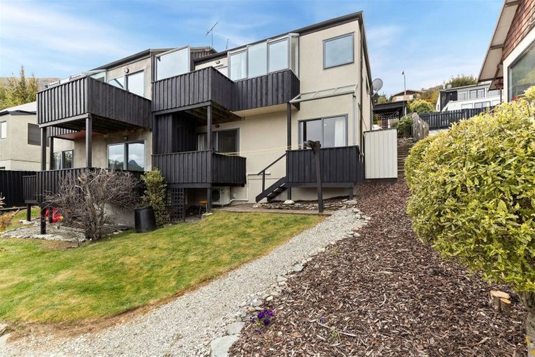 Photo of property in 18b Cameron Place, Fernhill, Queenstown, 9300