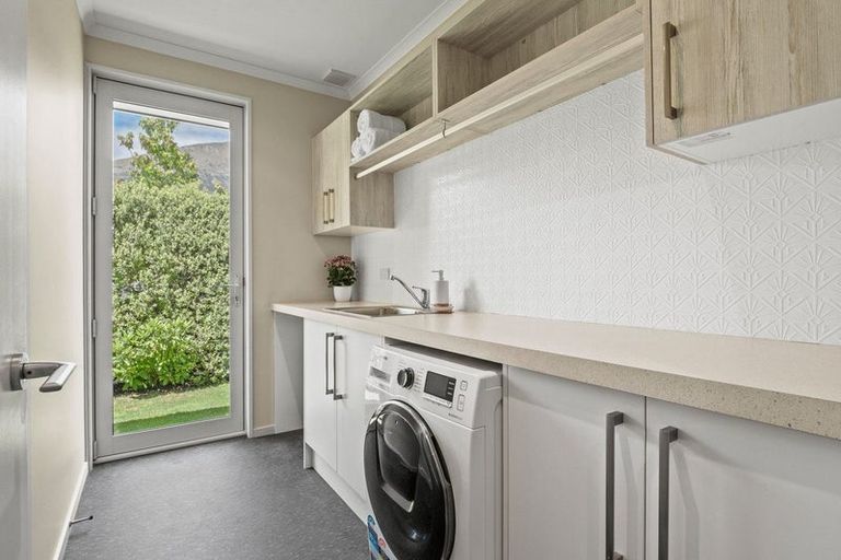 Photo of property in 10 Coburn Place, Lake Hayes, Queenstown, 9304