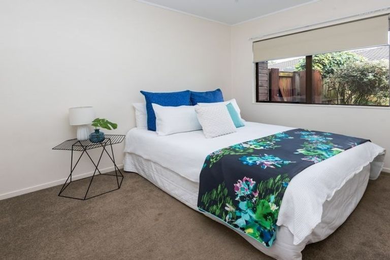 Photo of property in 2/11 Golfland Drive, Golflands, Auckland, 2013