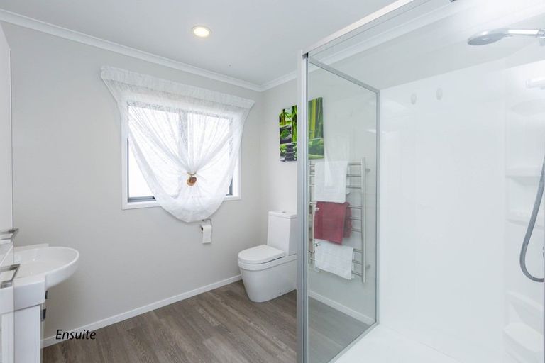 Photo of property in 94 Riverstone Drive, Riverstone Terraces, Upper Hutt, 5018