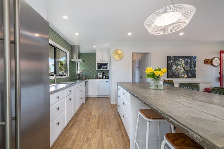 Photo of property in 39 Solar Road, Glen Eden, Auckland, 0602