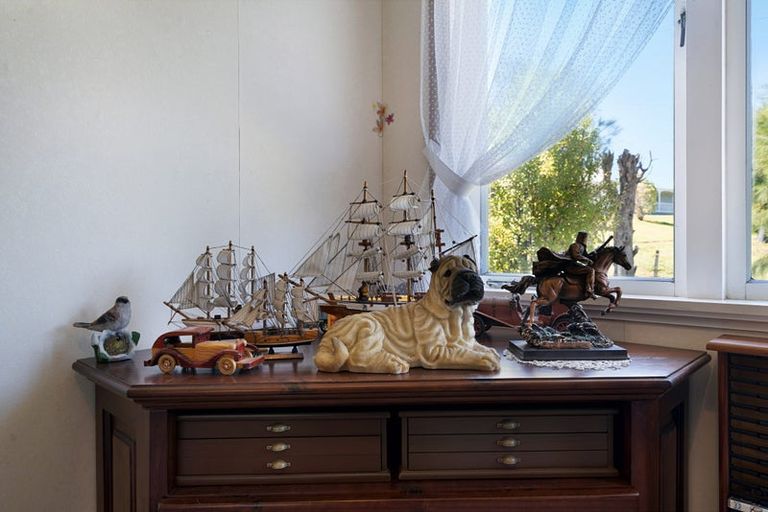 Photo of property in 12 Carter Road, Oratia, Auckland, 0604