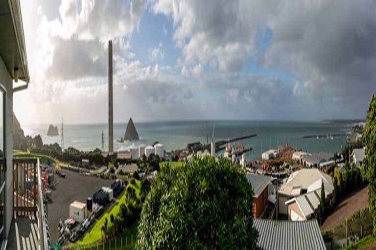 Photo of property in 23b Port View Crescent, Moturoa, New Plymouth, 4310