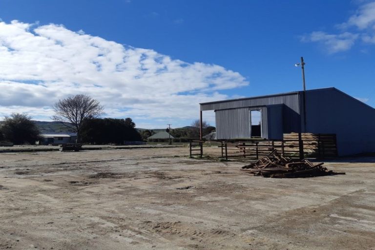 Photo of property in 42 Waikawa Road, Owaka, 9535