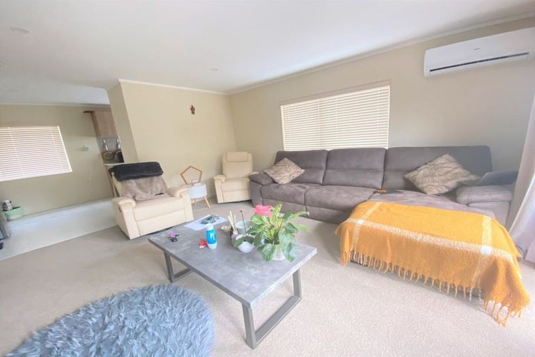 Photo of property in 15a Gill Avenue, Te Atatu Peninsula, Auckland, 0610