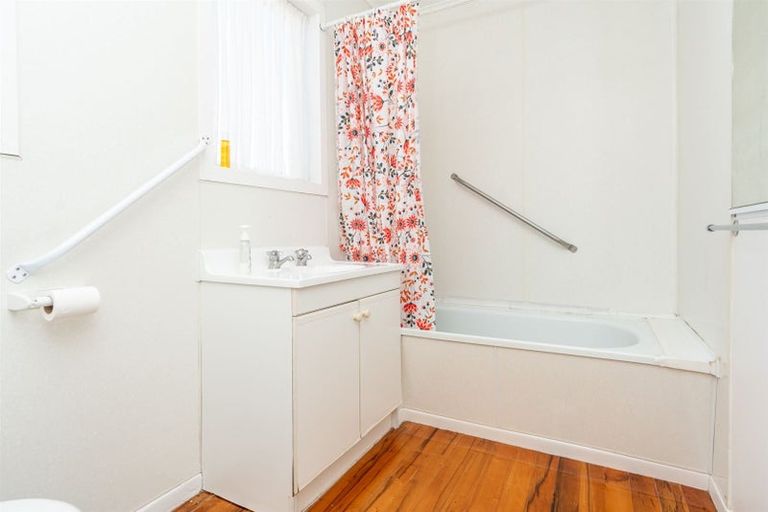 Photo of property in 96 Peacockes Road, Fitzroy, Hamilton, 3206