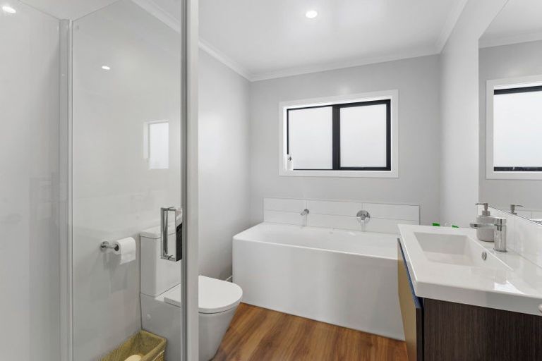 Photo of property in 24 Enereta Road, Otaki, 5512