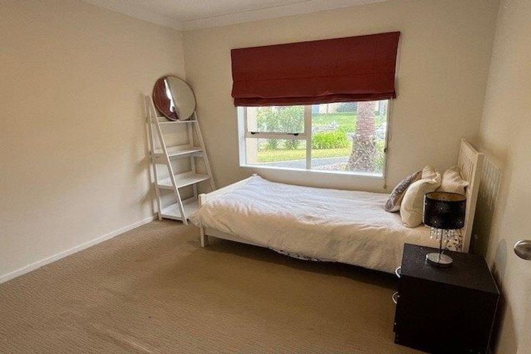 Photo of property in 28 Craigavon Drive, East Tamaki, Auckland, 2013