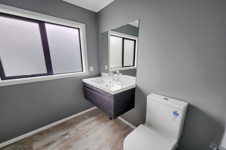 Photo of property in 4/64 Glen Road, Stokes Valley, Lower Hutt, 5019