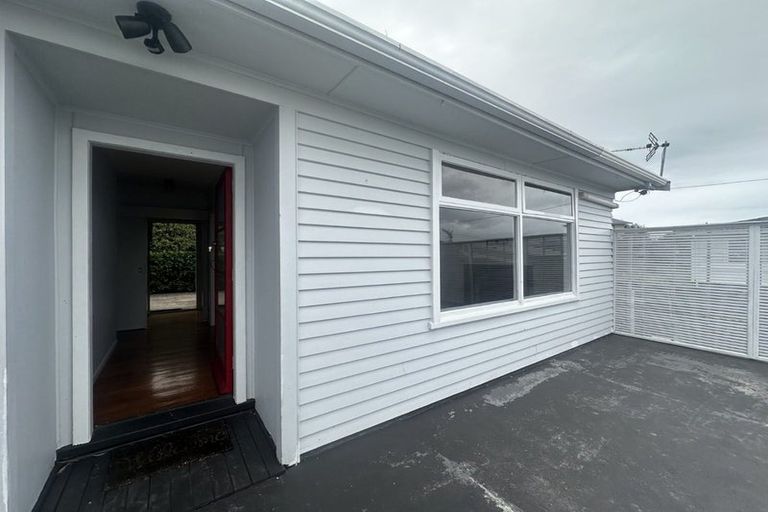 Photo of property in 1/14 Roberts Road, Te Atatu South, Auckland, 0610