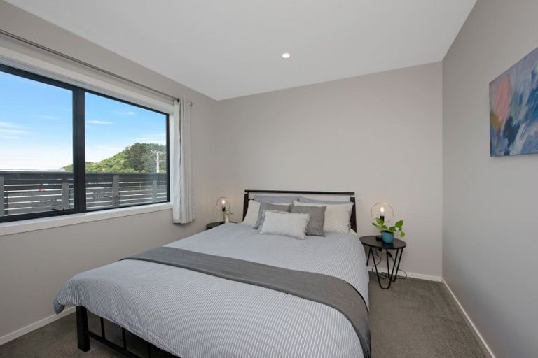 Photo of property in 42 Domett Street, Newlands, Wellington, 6037