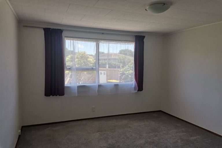 Photo of property in 74 Casuarina Road, Half Moon Bay, Auckland, 2012