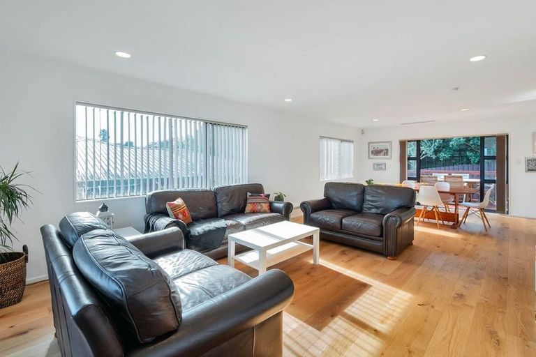 Photo of property in 2/13 Delamare Court, Sunnynook, Auckland, 0632