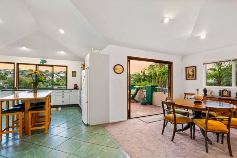 Photo of property in 1/48 Masterton Road, Rothesay Bay, Auckland, 0630