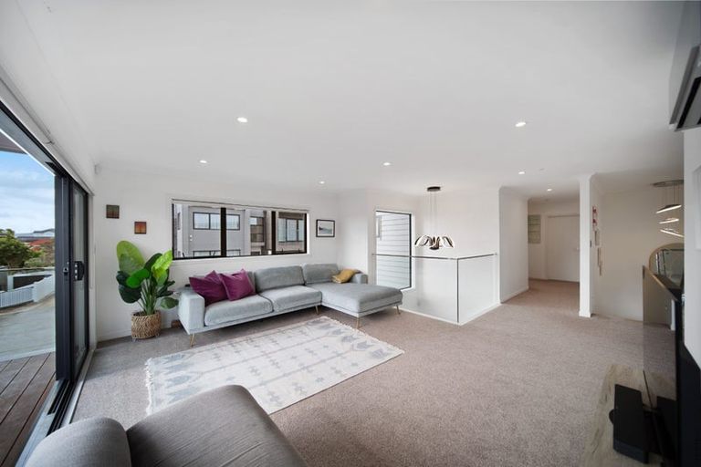 Photo of property in 8 Awakirihi Close, Shamrock Park, Auckland, 2016