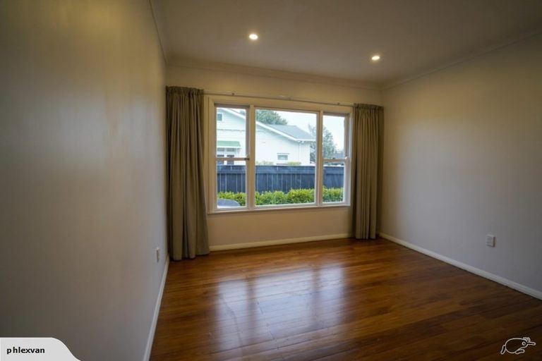 Photo of property in 324 College Street, West End, Palmerston North, 4410