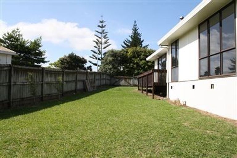 Photo of property in 28 Devonshire Road, Unsworth Heights, Auckland, 0632