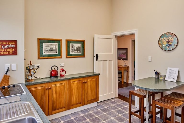 Photo of property in 296 Oriental Parade, Oriental Bay, Wellington, 6011