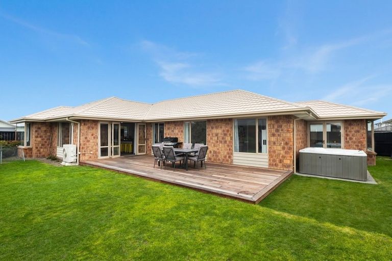 Photo of property in 9 Kingsbridge Drive, Burwood, Christchurch, 8083