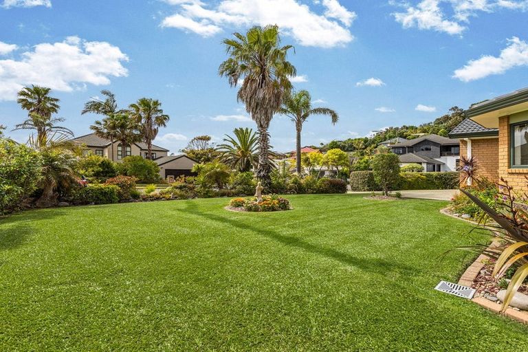 Photo of property in 1 Astor Place, Orewa, 0931